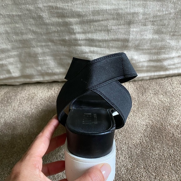 Sandals - Picture 2 of 3